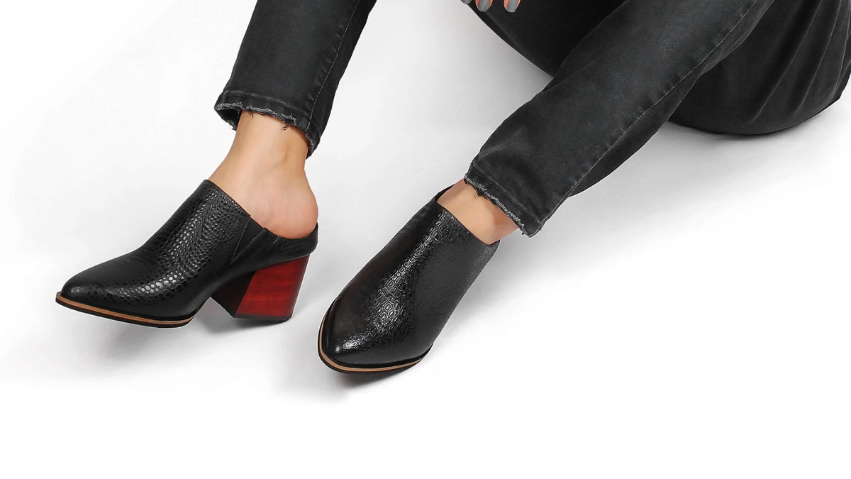 How to wear Black Mules: The Fabulous Styling Tips