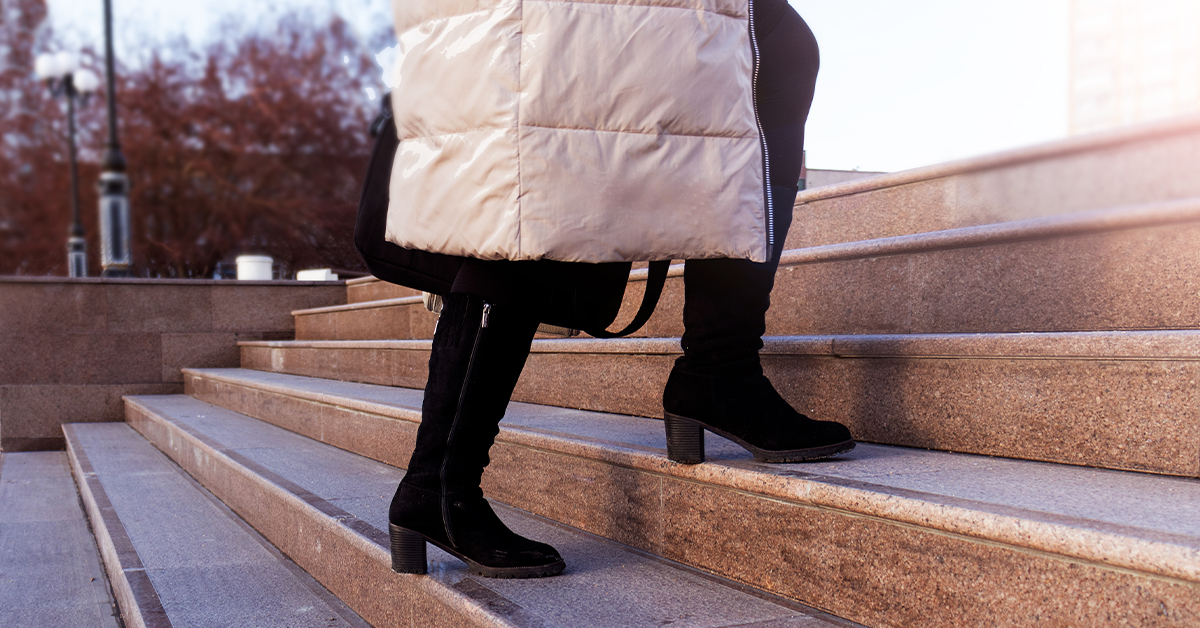 Get sexy and fashionable looks with black heeled boots