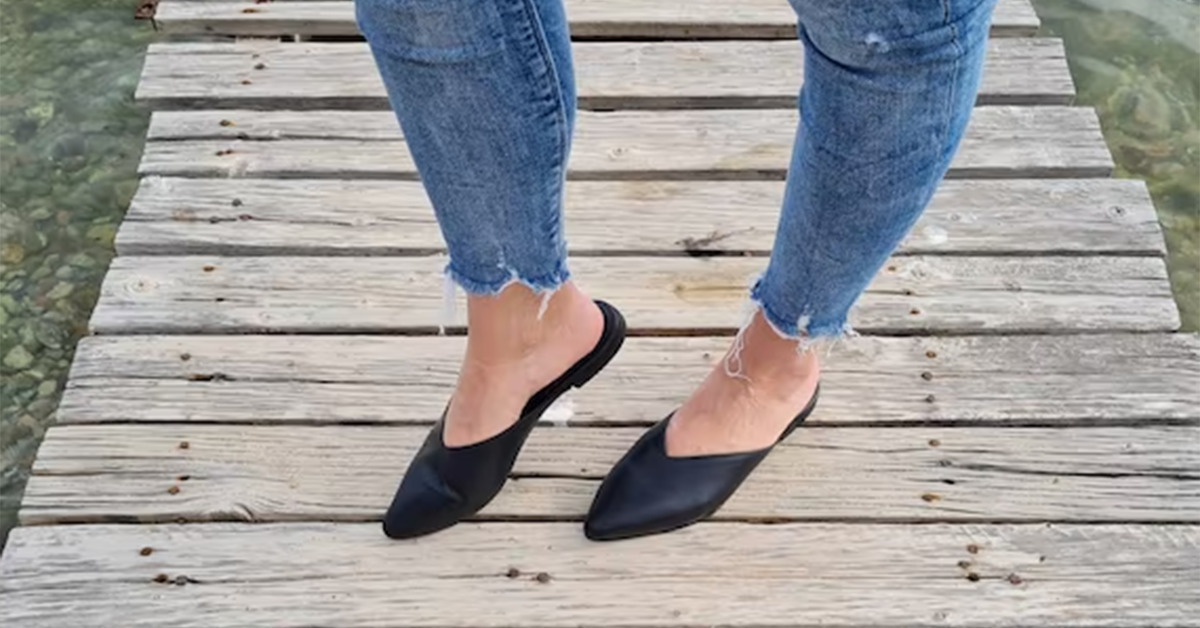 5 Outfits That Go Great With Black Leather Mules