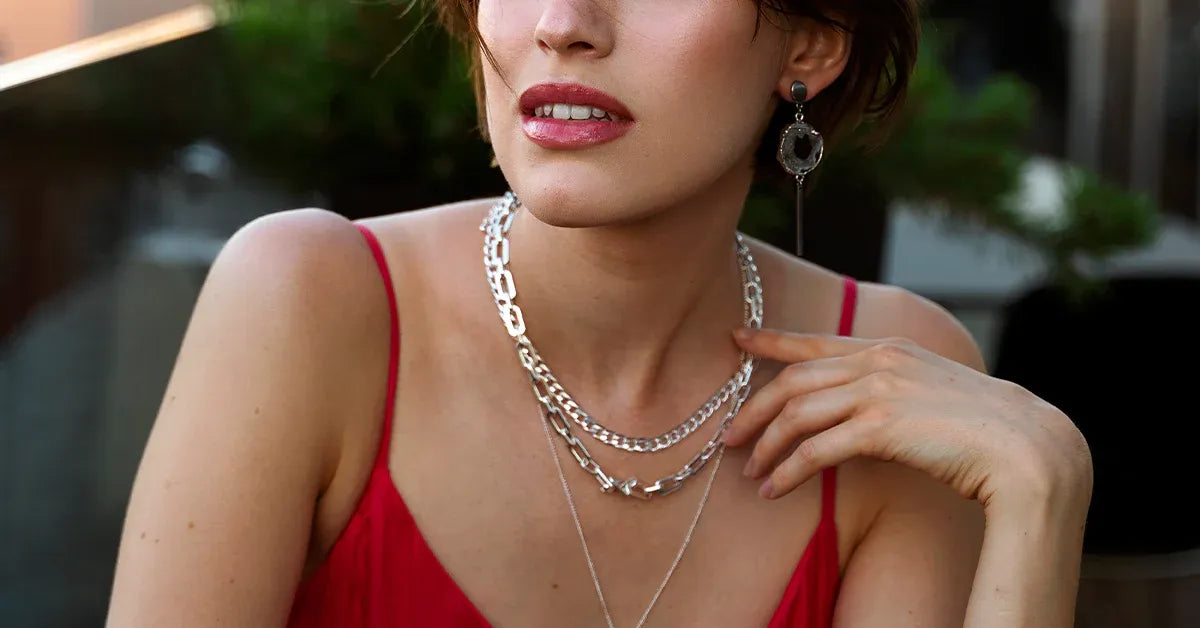 How to wear the Chanel necklace in the chicest way?