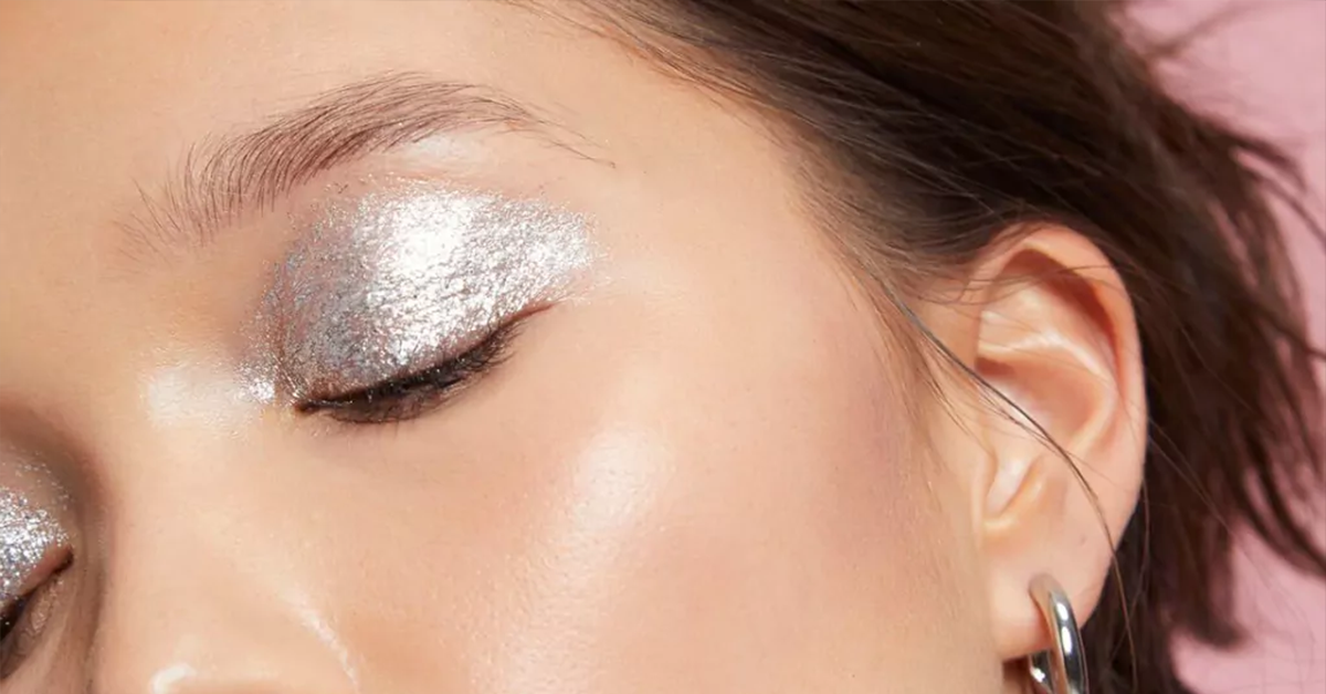 How to Add the Liquid Glitter Eyeshadow to Your Party Looks?