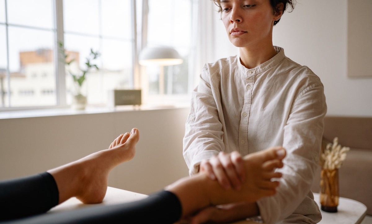 Reflexología podal: una terapia de relajación que cuida tu organismo a través de los pies