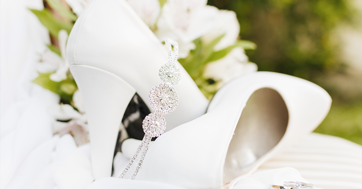 How to Accessorize Your Spring Wedding Dresses?