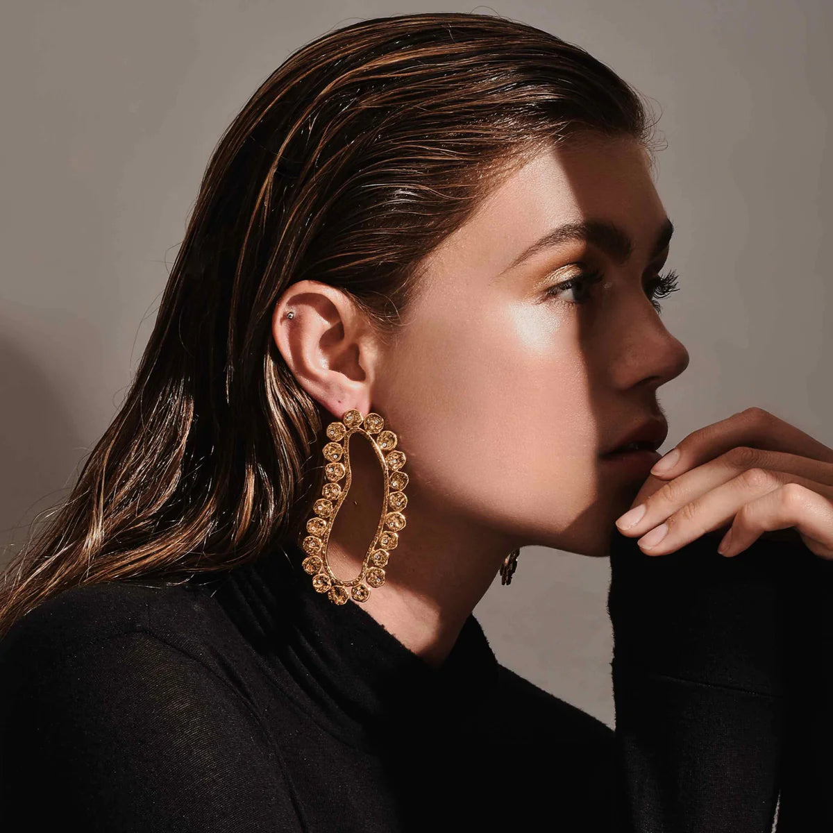 Elegance and Art: How to Style Your Earrings for Yourself