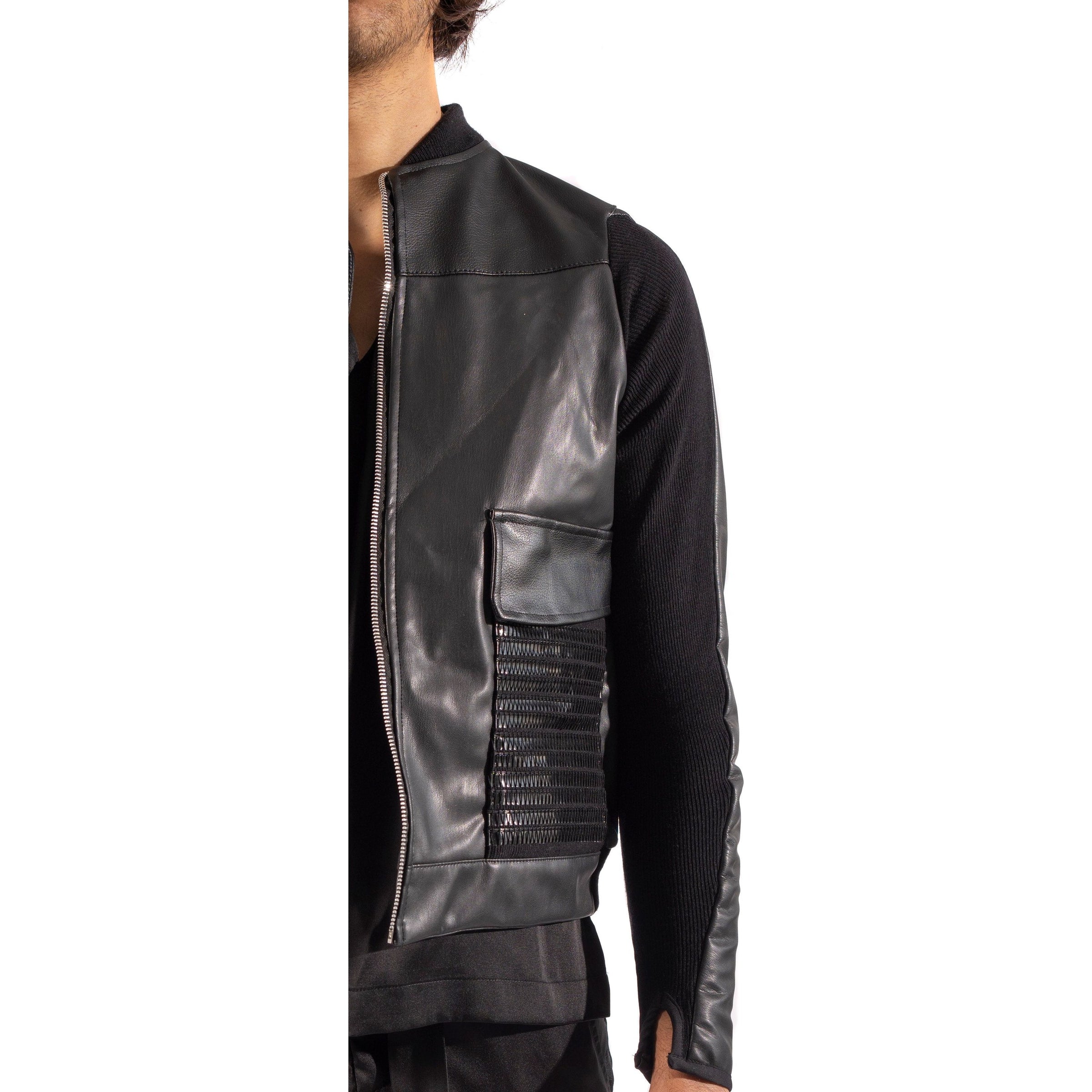 LA CHAMARRA DE 12 CIERRES