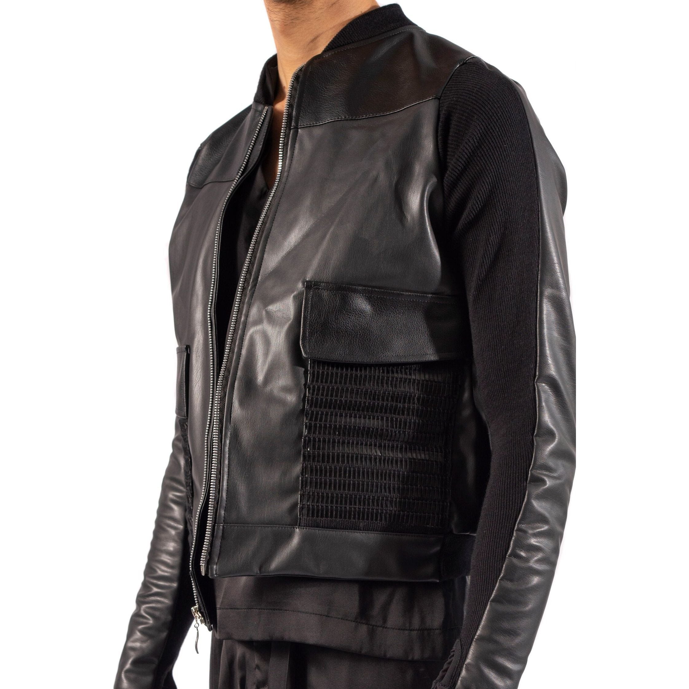 LA CHAMARRA DE 12 CIERRES